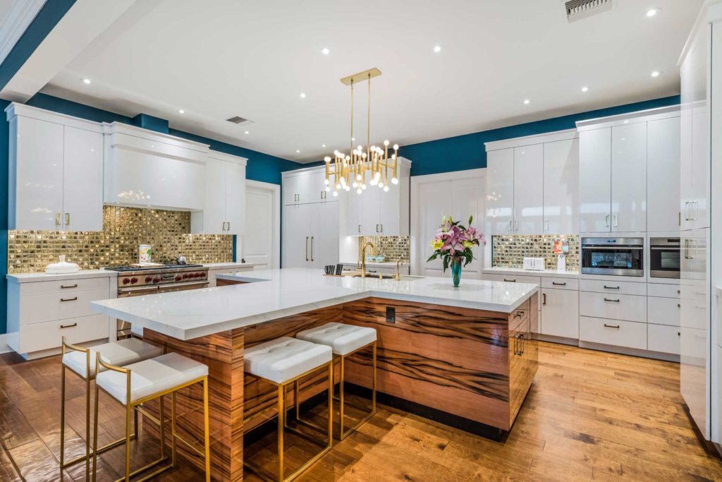 Harbor Acres – kitchen & bar — Metro Cabinet Company