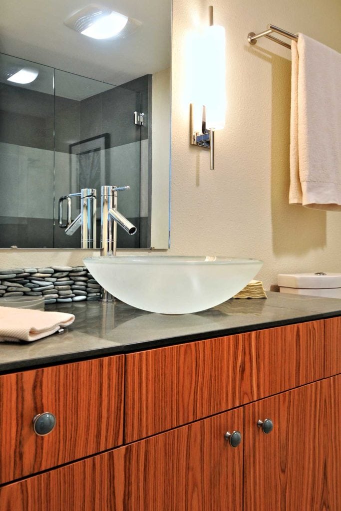 Bathroom - Bay Plaza condominium, Sarasota. © 2009, Metro Cabinet Company