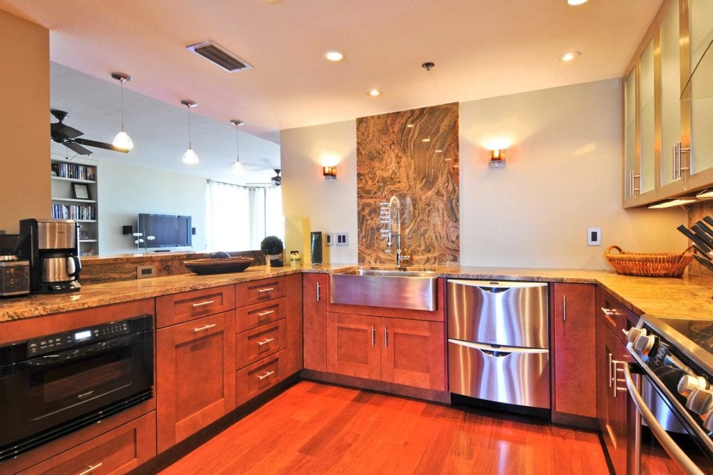 Kitchen - Bay Plaza condominium, Sarasota. © 2009, Metro Cabinet Company